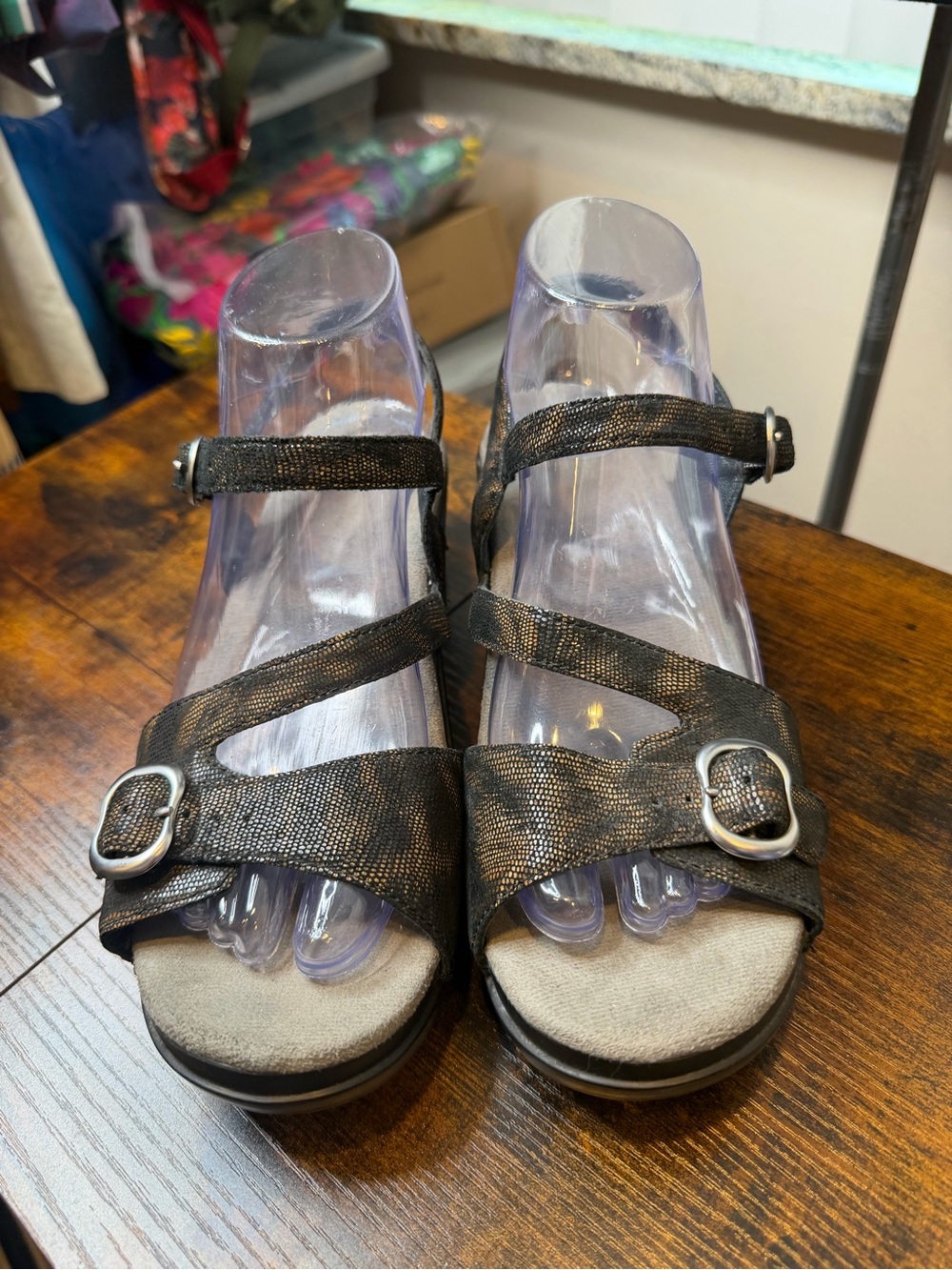 Dansko Black Gold Reptile print leather strappy platform sandals Size 39/8.5-9